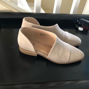 Beast Fashion cut out flats